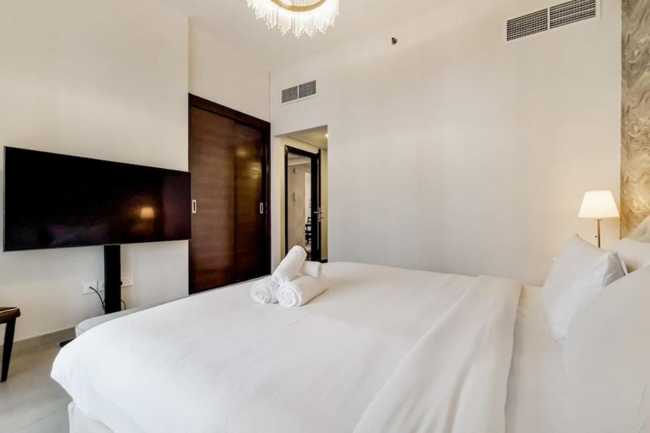 Sparkle Tower 1, Marina - Bright Two Bedroom شقة